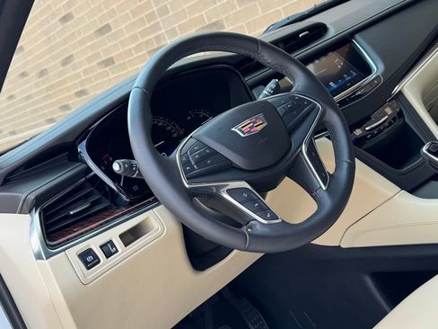 Used 2018 Cadillac XT5 Premium Luxury FWD image 4