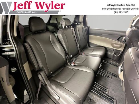 New 2026 Kia Carnival EX FWD image 19