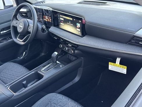 New 2025 Nissan Kicks SV AWD/4WD image 10
