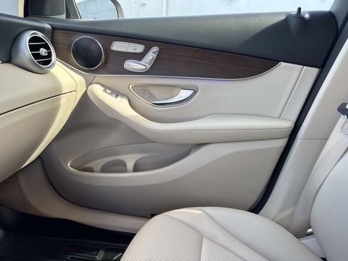 Used 2020 Mercedes-Benz GLC 300 4MATIC image 25