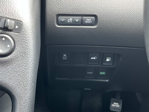 Used 2018 Nissan Rogue SV image 26