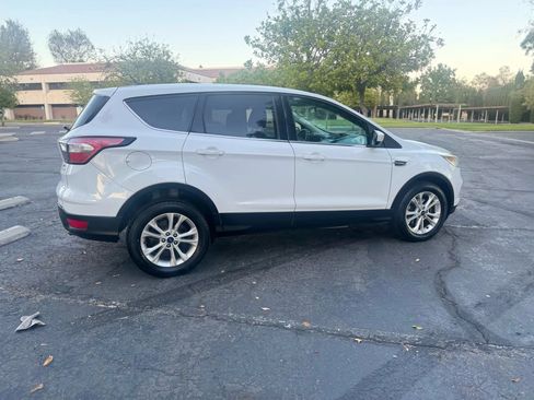 Used 2017 Ford Escape SE FWD image 27