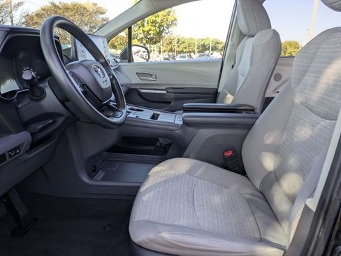 Used 2024 Toyota Sienna LE w/ LE Plus Package image 25