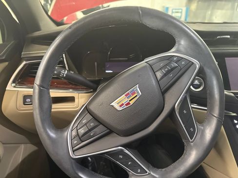 Used 2017 Cadillac XT5 Premium Luxury w/ Driver Assist Package FWD image 6