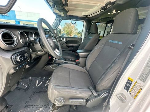 Used 2023 Jeep Wrangler Unlimited Rubicon 4xe w/ Cold Weather Group AWD/4WD image 20