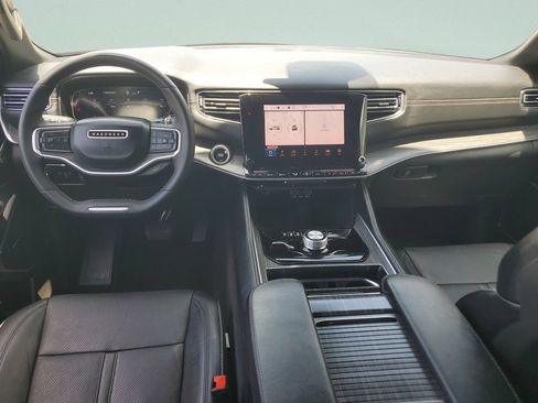 Used 2024 Jeep Wagoneer Series II w/ Flexible Seating Group AWD/4WD image 11