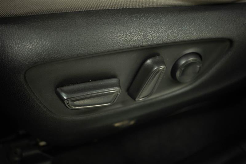 Used 2022 Toyota RAV4 XLE FWD image 11