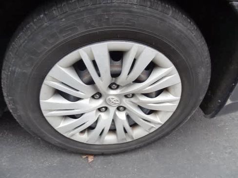 Used 2012 Toyota Camry LE image 16