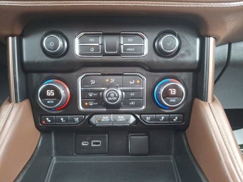 Used 2021 Chevrolet Tahoe High Country w/ Premium Package image 24