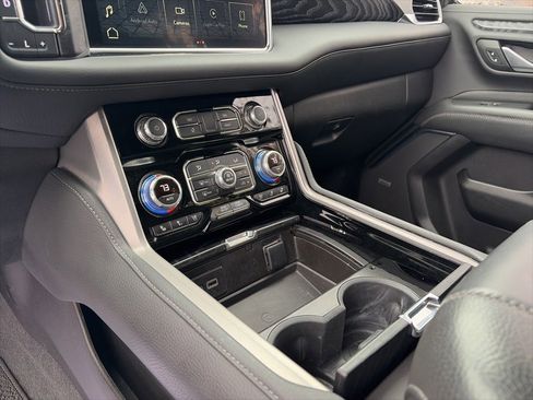 Used 2022 GMC Yukon XL Denali image 19