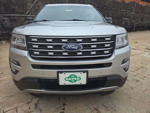 Used 2016 Ford Explorer XLT w/ Equipment Group 202A image 2