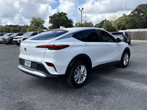 Used 2024 Buick Envista Preferred w/ Advanced Safety Package image 5