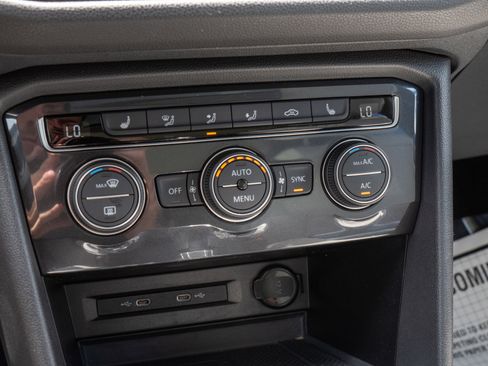 Used 2021 Volkswagen Tiguan SE w/ Panoramic Sunroof Package image 14