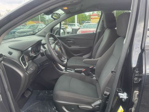 Used 2021 Chevrolet Trax LS w/ Tint and Cruise Package FWD image 14