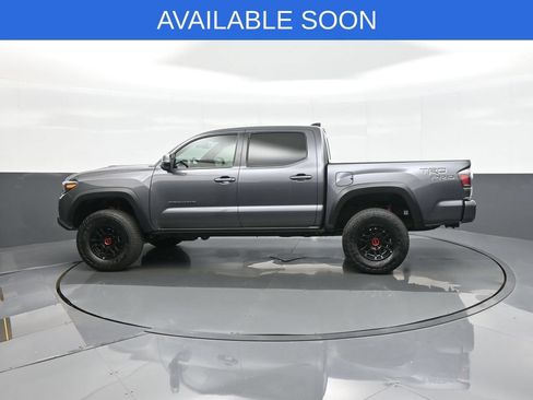 Used 2022 Toyota Tacoma TRD Pro AWD/4WD image 4
