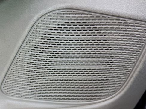 Used 2019 Chrysler Pacifica Touring-L Plus w/ Tire & Wheel Group image 21