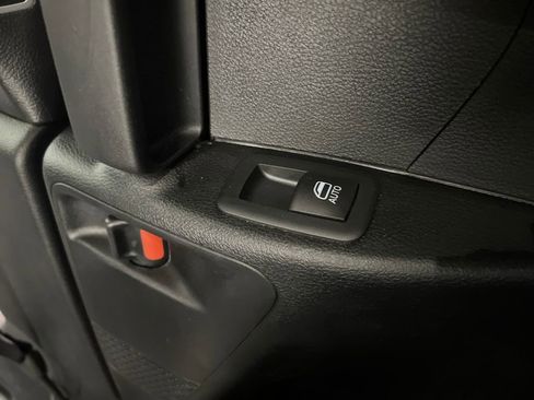 Used 2025 Chrysler Pacifica Select FWD image 29