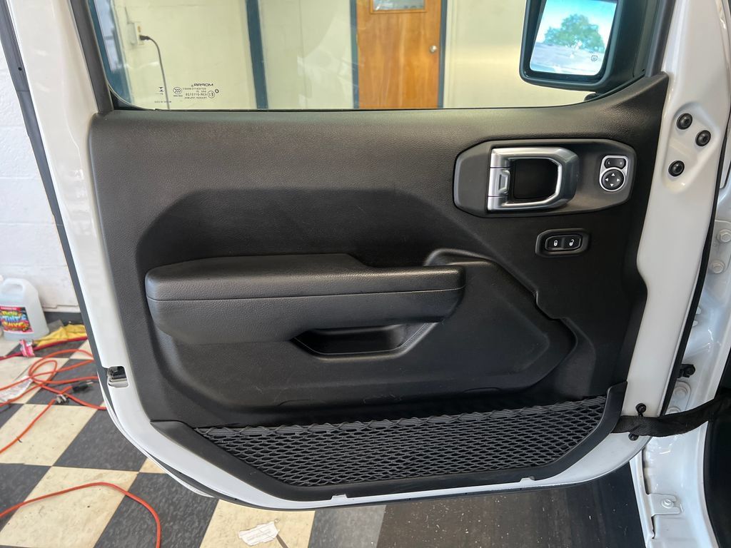 Used 2025 Jeep Wrangler Unlimited Sport AWD/4WD image 30