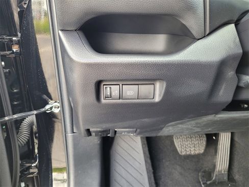 Used 2022 Toyota RAV4 LE image 25