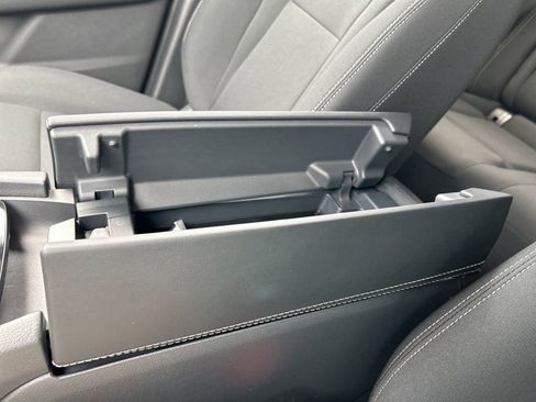 Used 2025 Nissan Rogue S image 31