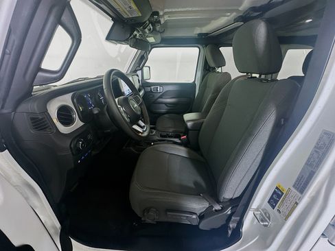 Used 2024 Jeep Wrangler Unlimited Sahara AWD/4WD image 13
