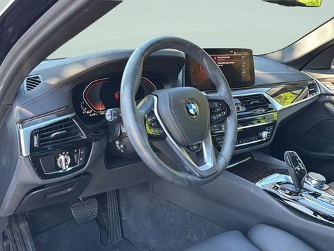 Used 2023 BMW 530i w/ Convenience Package RWD image 4