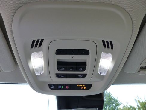 Used 2023 Buick Envision Avenir AWD/4WD image 45