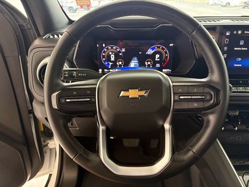 Used 2024 Chevrolet Colorado LT w/ LT Convenience Package II AWD/4WD image 3