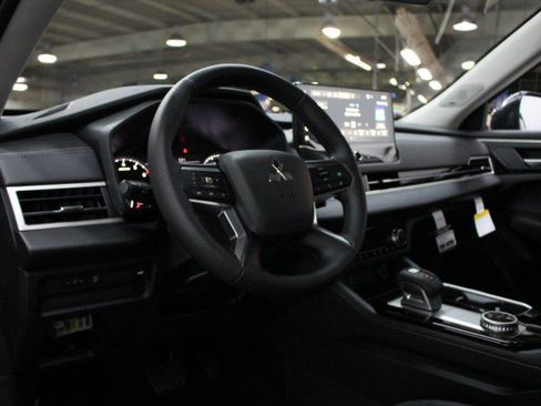 New 2026 Mitsubishi Outlander SE image 5