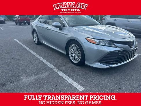 Used 2018 Toyota Camry XLE FWD image 1