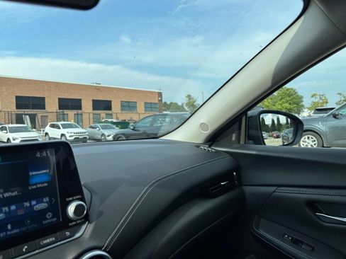 Used 2025 Nissan Sentra SV FWD image 28
