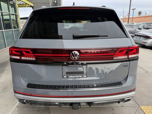 Used 2024 Volkswagen Atlas Peak Edition SEL image 13