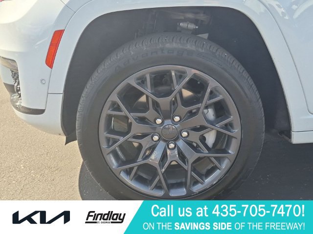Used 2023 Jeep Grand Cherokee L Summit w/ Advanced Protech Group IV AWD/4WD image 12