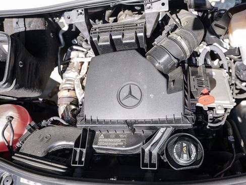 Used 2024 Mercedes-Benz Sprinter 2500 image 18