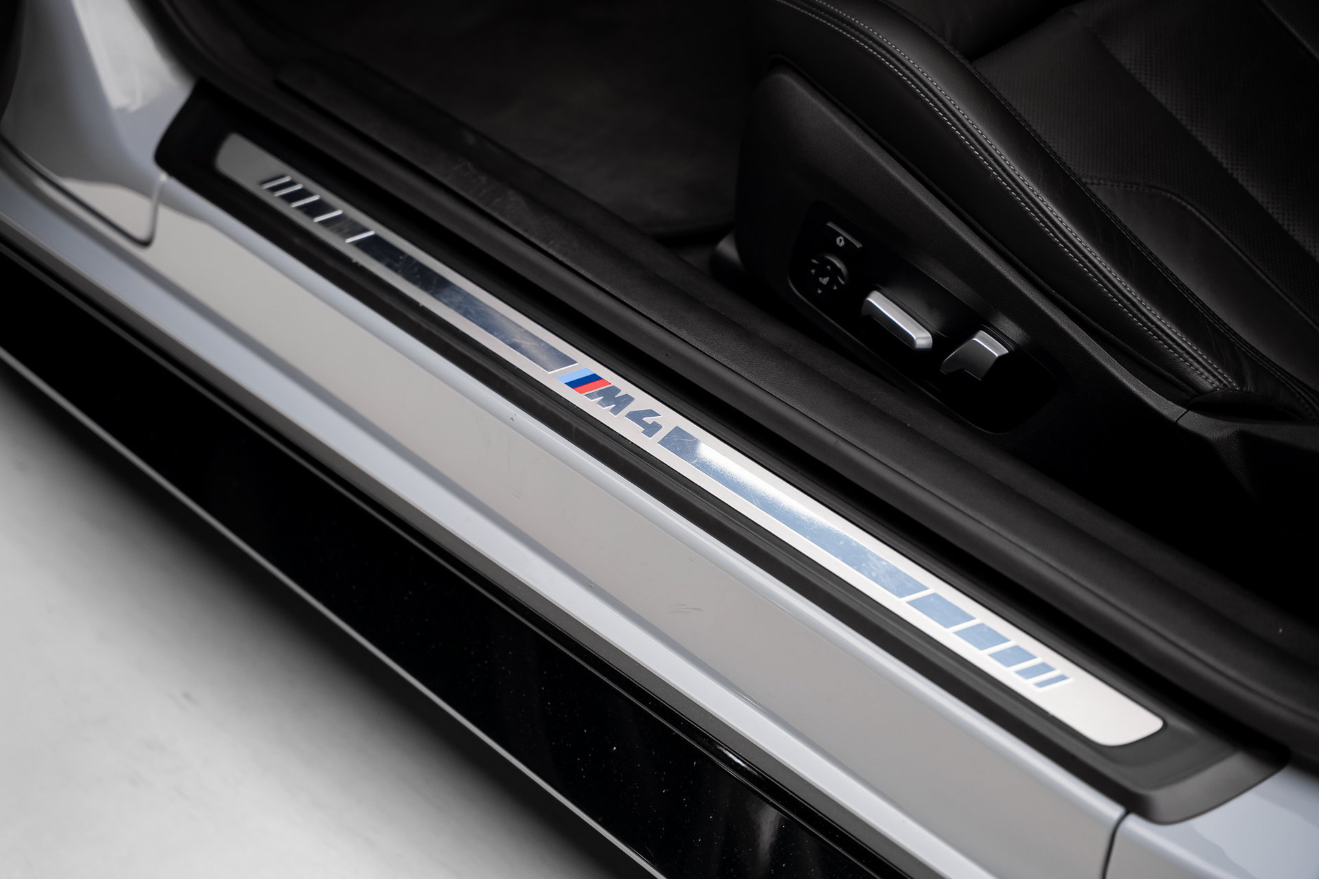 Used 2021 BMW M4 Coupe w/ Executive Package RWD image 61