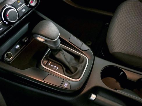 Certified 2025 Kia Soul LX w/ LX Technology Package FWD image 17