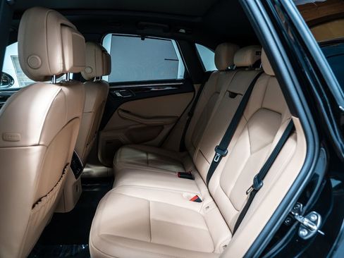Certified 2026 Porsche Macan AWD/4WD image 27