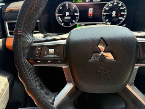 Used 2023 Mitsubishi Outlander 4WD Plug-In Hybrid image 19