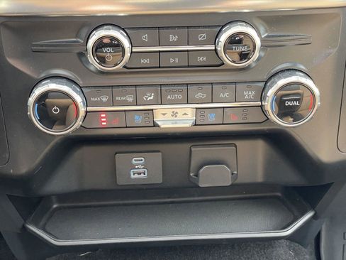 Used 2022 Ford F150 Lariat image 26