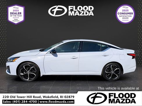 Used 2023 Nissan Altima 2.5 SR w/ SR Premium Package image 2