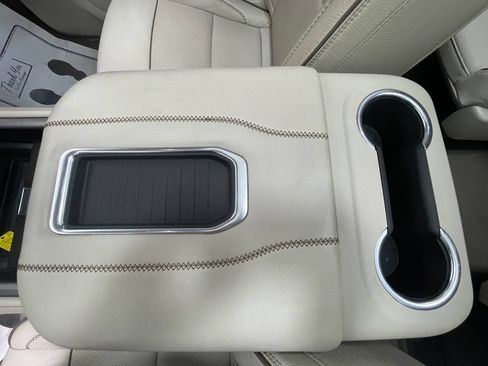 Used 2022 GMC Yukon XL Denali AWD/4WD image 25