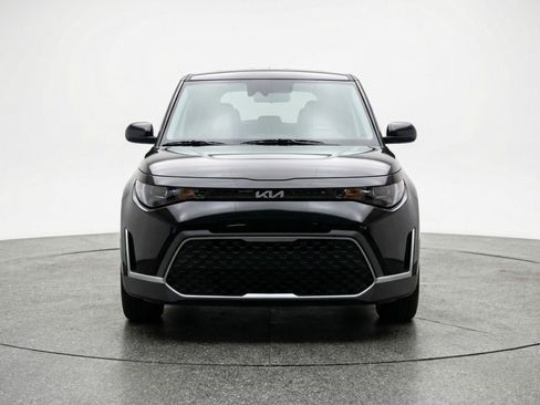Used 2025 Kia Soul LX w/ LX Technology Package image 2
