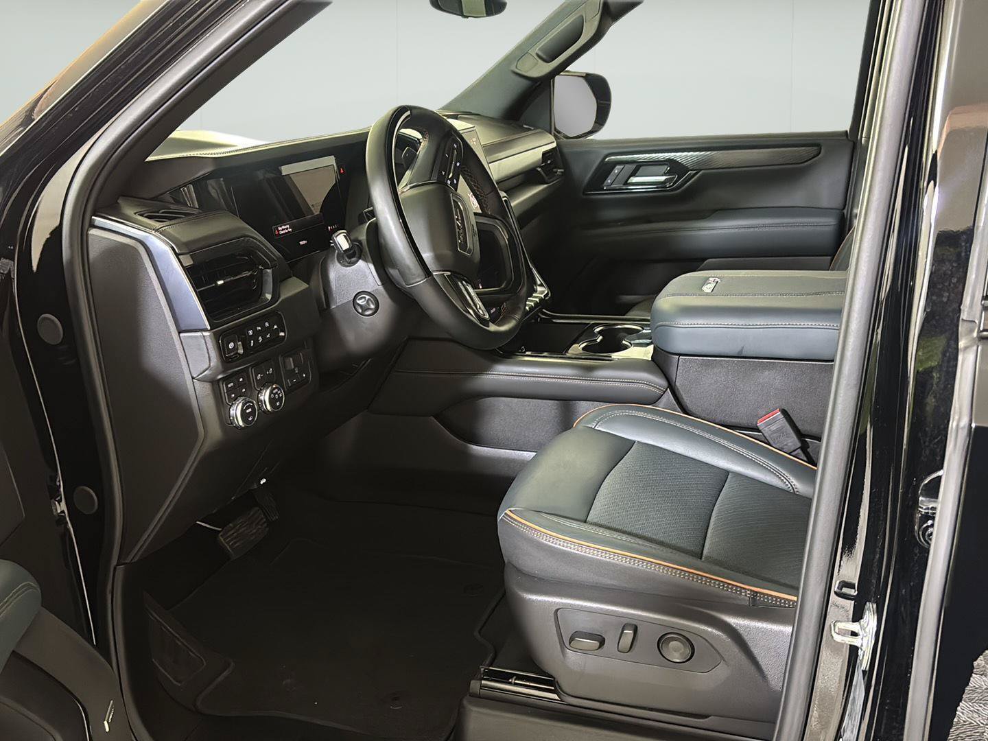 Certified 2026 GMC Yukon AT4 w/ AT4 Premium Plus Package AWD/4WD image 13