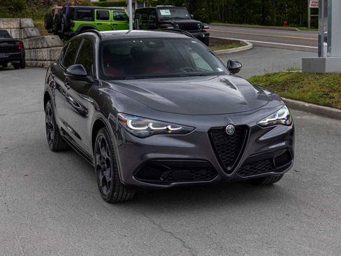 Used 2024 Alfa Romeo Stelvio Veloce AWD/4WD image 3