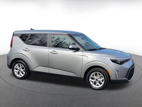 Used 2025 Kia Soul LX w/ LX Technology Package image 16