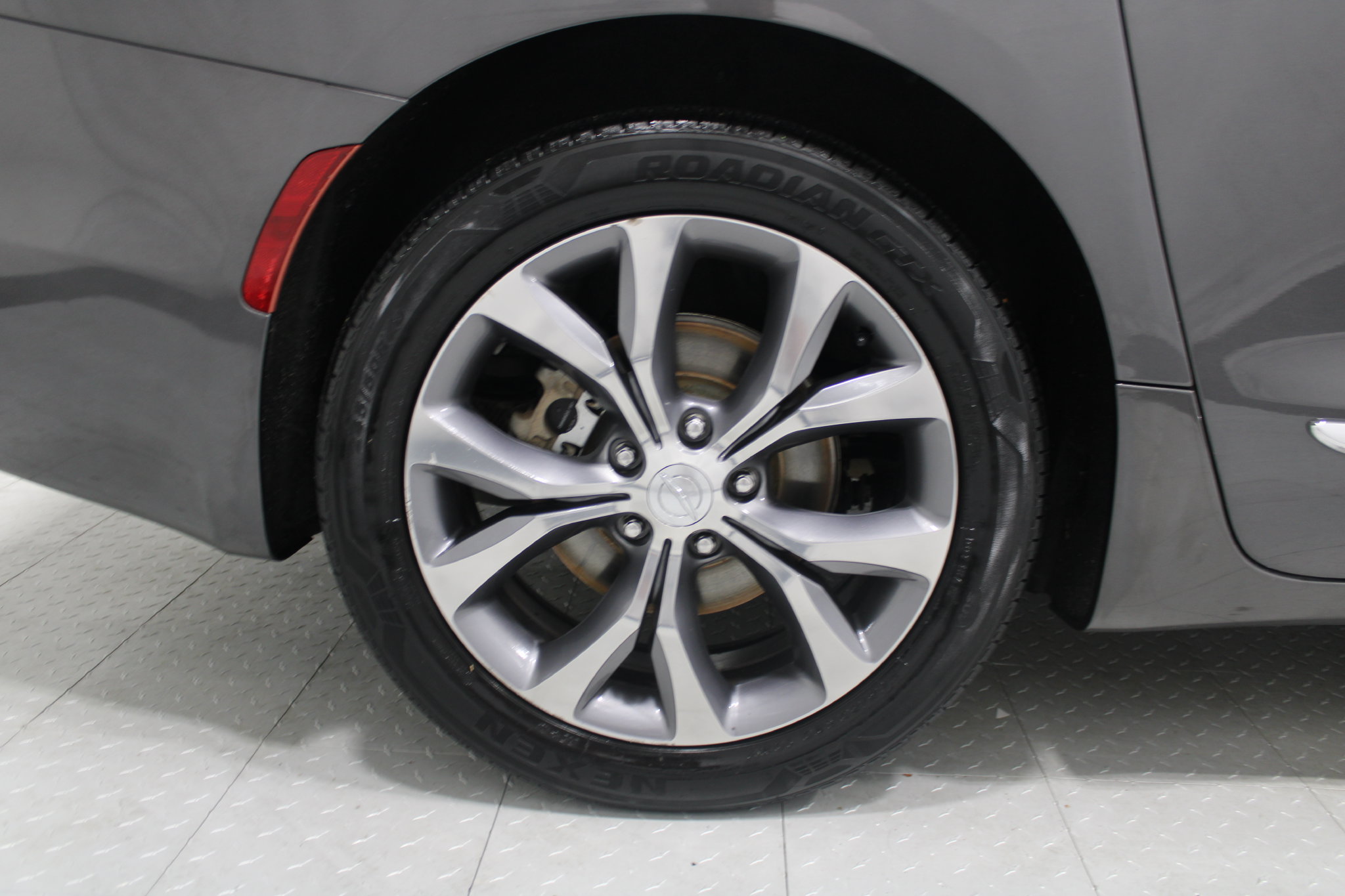Used 2019 Chrysler Pacifica Limited FWD image 5