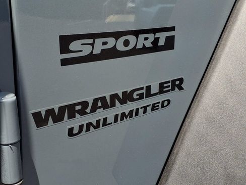Used 2015 Jeep Wrangler Unlimited Sport w/ Quick Order Package 24S AWD/4WD image 3