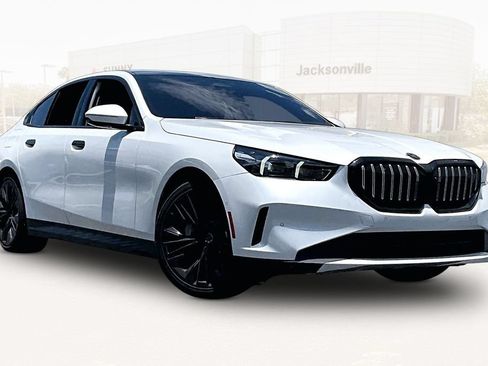 Used 2024 BMW 530i w/ Premium Package RWD image 3
