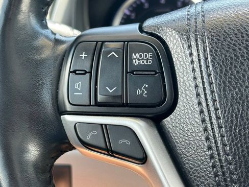 Used 2018 Toyota Highlander Limited Platinum FWD image 27
