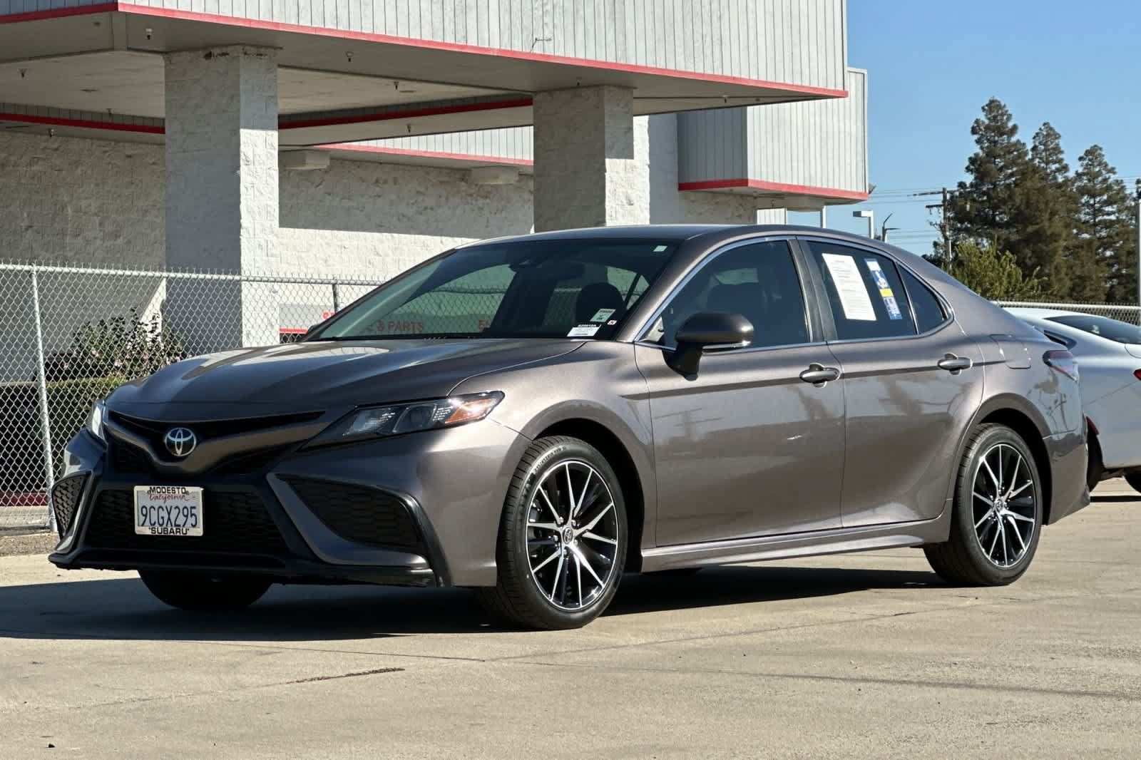 Used 2022 Toyota Camry SE w/ Carpet Mat Package (TMS) FWD image 7